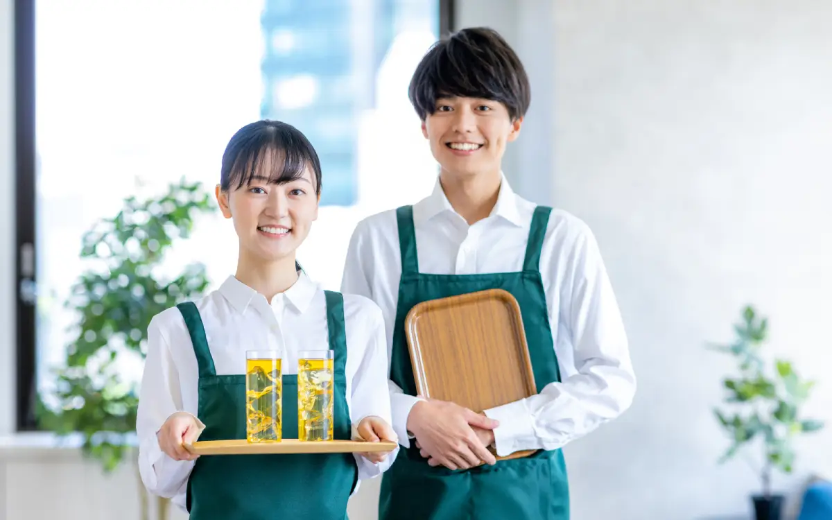 【飲食関連】同世代の仲間と楽しく働ける定番のアルバイト