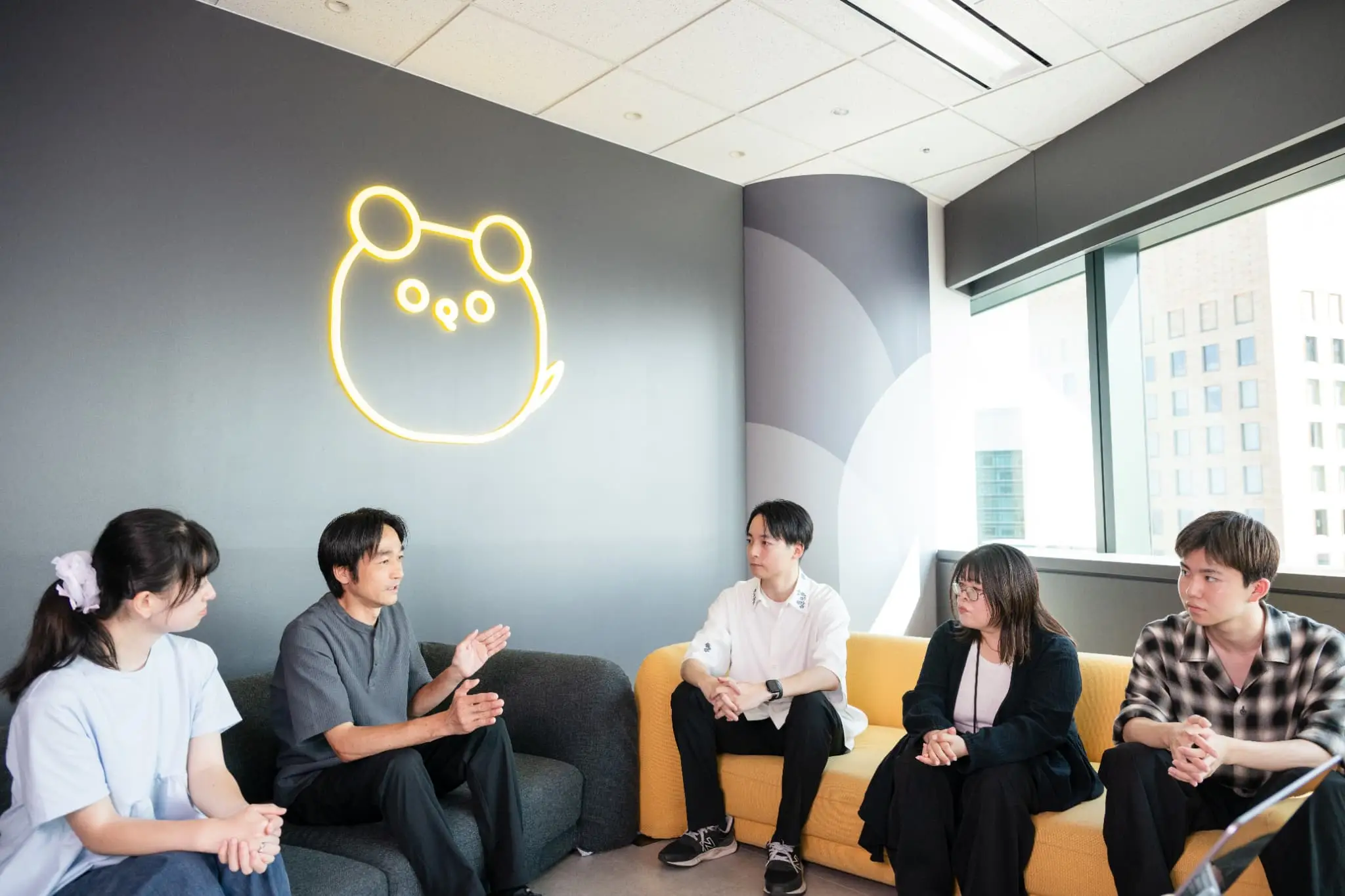 どんな環境でどんな人と働く？自分に合う職場を見つけるヒントは「レビュー」にあり
