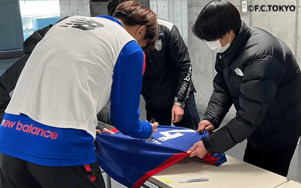 激レアバイト【青】：FC東京グッズに選手からサインをもらうお仕事激レアバイト【青】：FC東京グッズに選手からサインをもらうお仕事_3